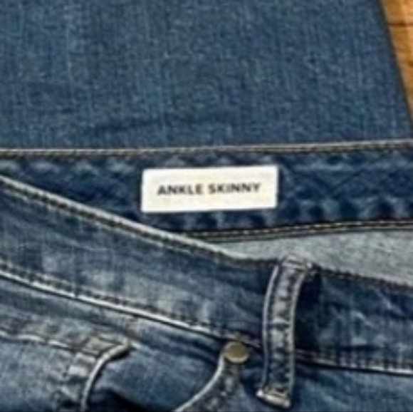 EUC Torrid Ankle length skinny jeans 22R - Picture 5 of 5